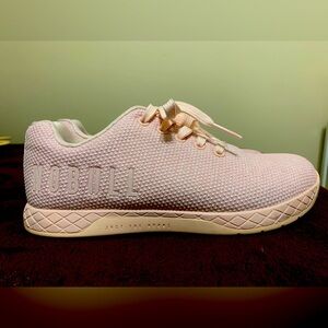 Women’s 8.5 No Bull trainers. Only worn once!